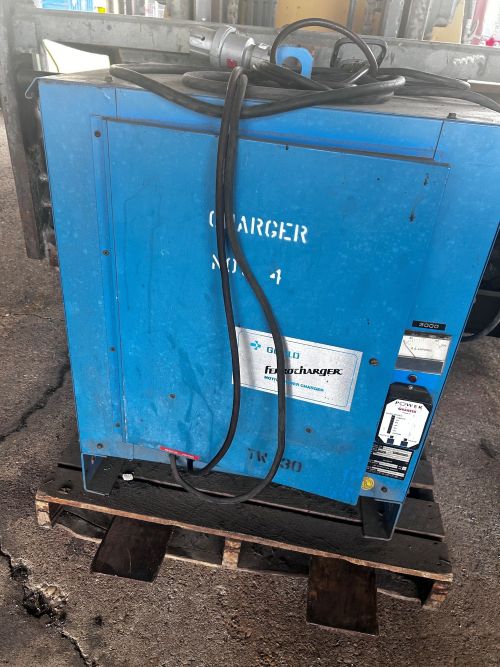 2000 Clark Electric Forklift (950092) - Image 4
